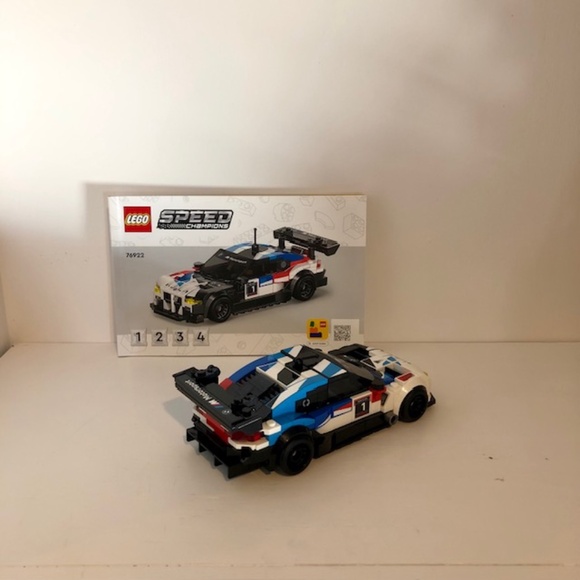 Lego Speed Champions BMW M4 GT3 & BMW M Hybrid V8 Race Cars (76922), Full Set - Picture 2 of 4
